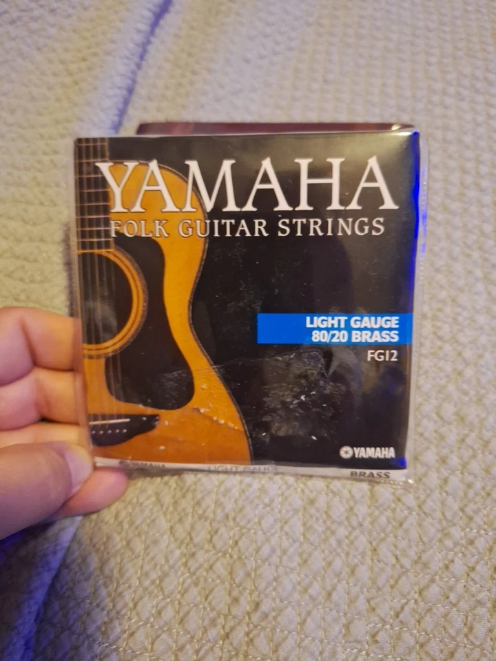 Cuerdas para guitarra folclórica Yamaha calibre ligero 80/20 latón 6 cuerdas paquete nuevo Foto 1 de 1