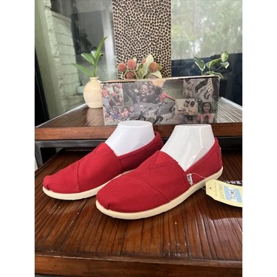 TOMS NEW IN BOX KIDS YOUTH SZ 6Y SLIP ON CLASSIC RED CANVAS FLATS ORIGINAL - Image 1 of 4