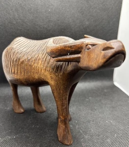 Talla en madera arte popular búfalo de agua vintage ligera - Imagen 1 de 10