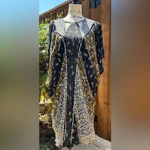 Anthropologie Kurzarm drapiert Tunika Minikleid in blau geblümt Größe S Neu mit Etikett - Bild 1 von 7