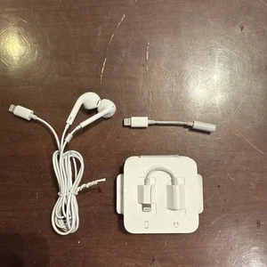 (2) Apple Lightning to Headphone Jack Adapters + Earpods - Picture 1 of 3