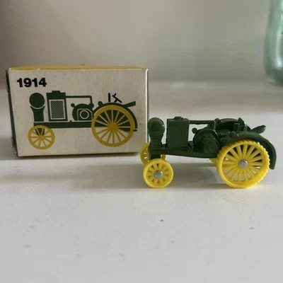 Trator masculino John Deere 1914 Waterloo - Imagem 1 de 4