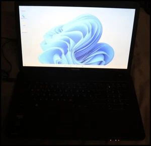 Toshiba Satellite C870D 8 GB 240 GB SSD, neuer Akku - Bild 1 von 4