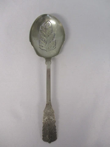VINTAGE 900 SILVER SERVING SPOON with PIERCED FERN BOWL & FLORAL HANDLE 87 grams Cover