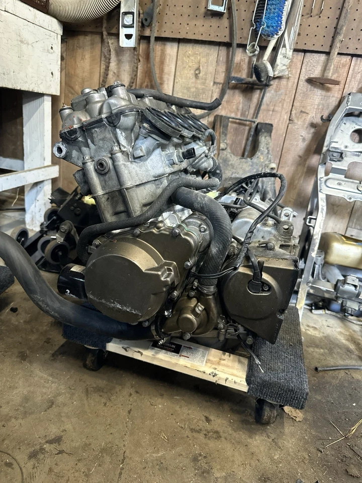 Kawasaki Ninja Zx6r 2003 2004 motor (en funcionamiento) leer Foto 1 de 4