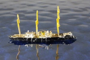 Koreec mit schwarzen Rumpf  Hersteller HAI 339 ,1:1250 Schiffsmodell - Picture 1 of 2