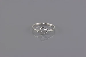 Anillo pequeño de plata esterlina con flecha a través del corazón talla 925 - Imagen 1 de 7