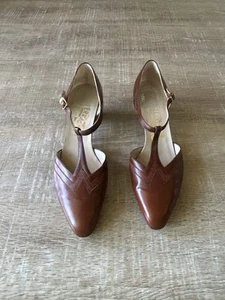 Zapatos de salón vintage Salvatore Ferragamo para mujer marrón con correa en T Italia talla 8,5 - Imagen 1 de 16