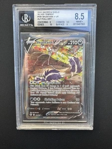 2022 Pokemon Skuntank #181 V Full Art Argento Tempesta Spada e Scudo BGS 8.5 - Foto 1 di 2