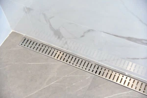 Lineare Duschabläufe, gebürstetes Nickel Wind Design von SereneDrains - Bild 1 von 12