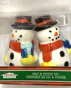 Snowman Salt & Pepper Set Pair Shakers Christmas Spice Winter Decor Kitchen - Picture 1 of 4