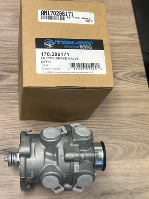 E-6 Type Dual Circuit Foot Brake Valve, 170.286171 - Image 1 of 2