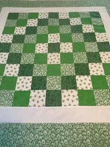 QUILT TOP-PRETTY GREENS ~46” SQ.~BABY, LAP, TABLE, DECOR PIECED U.S.A. - Picture 1 of 5