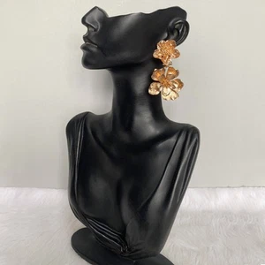 OSCAR DE LA RENTA Rose Gold Flower Clip Earrings - Picture 1 of 8
