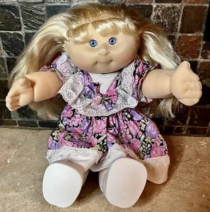 1992 Limited Edition “Zora Mae” 10th Anniversary Cabbage Patch Kids Doll - Picture 1 of 9