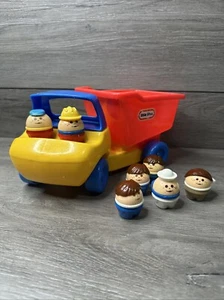Figuras de vehículos de construcción de camión volquete Toddle Tots de colección Little Tikes - Imagen 1 de 12