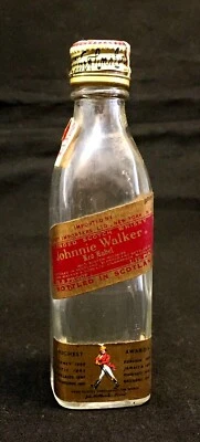 Mini botella de whisky de vidrio vacía Johnnie Walker de 4,5" menos de 1/2 pinta etiqueta roja Foto 1 de 4