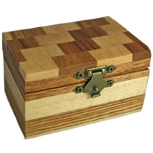 Pequeña caja decorativa para baratijas de madera con patrón de caja de ajedrez - Imagen 1 de 8