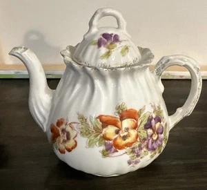 Antique Victoria Carlsbad Austria Ceramic Tea Pot 1890’s - 1930’s Minor Chip - Picture 1 of 16