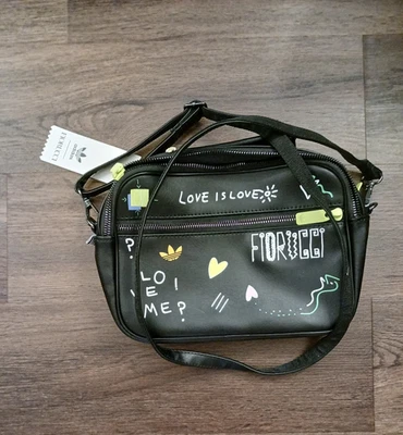 Adidas X Fiorucci Bolso de Hombro Cuero Mini Avión de Avión NUEVO CON ETIQUETAS RARO Foto 1 de 4