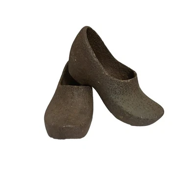 Antigua maceta de hierro fundido zapatos de madera vintage jardín exterior patio puerta tope Foto 1 de 4