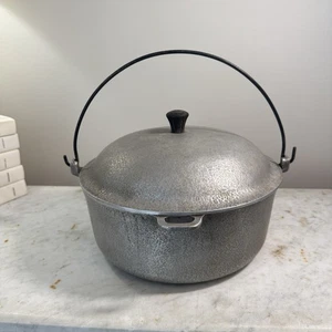 Vintage Hammered Club Aluminum Stock Pot/Dutch Oven W/Lid & Bail Handle 3 QT - Picture 1 of 9