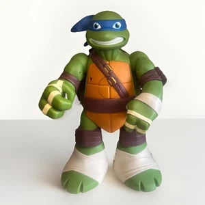 Nickelodeon TMNT Giant 24" Leonardo Turtle Playset Lair and a few action Figures - Picture 1 of 22