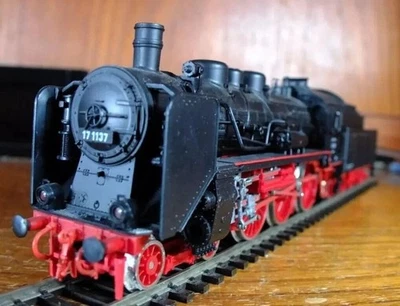 Roco 04115A HO gauge DR BR 17 in black & red livery - Image 1 of 4