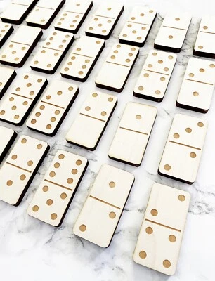 Juego de 28 fichas de dominó grabadas en madera de 1"x2" pulgadas Foto 1 de 4