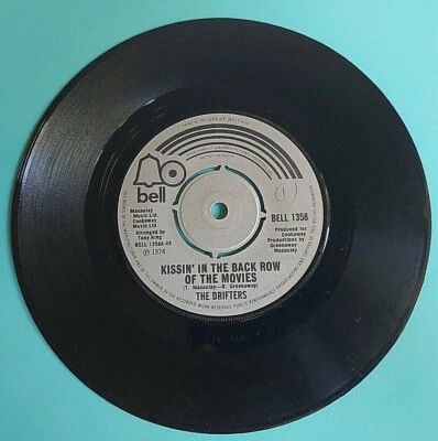 THE DRIFTERS - BELL 1358 Kissin' In The Back Row / I'm Feeling So Sad 1973 (709) - Image 1 of 3