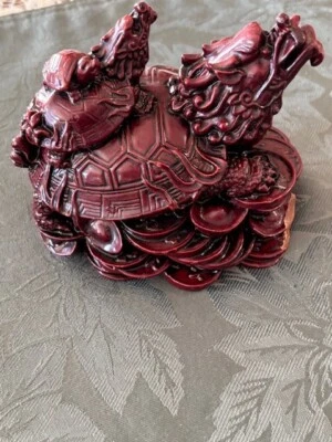 Tortuga china dragón resina roja de colección encaramada en monedas -Estatuilla de riqueza Foto 1 de 4