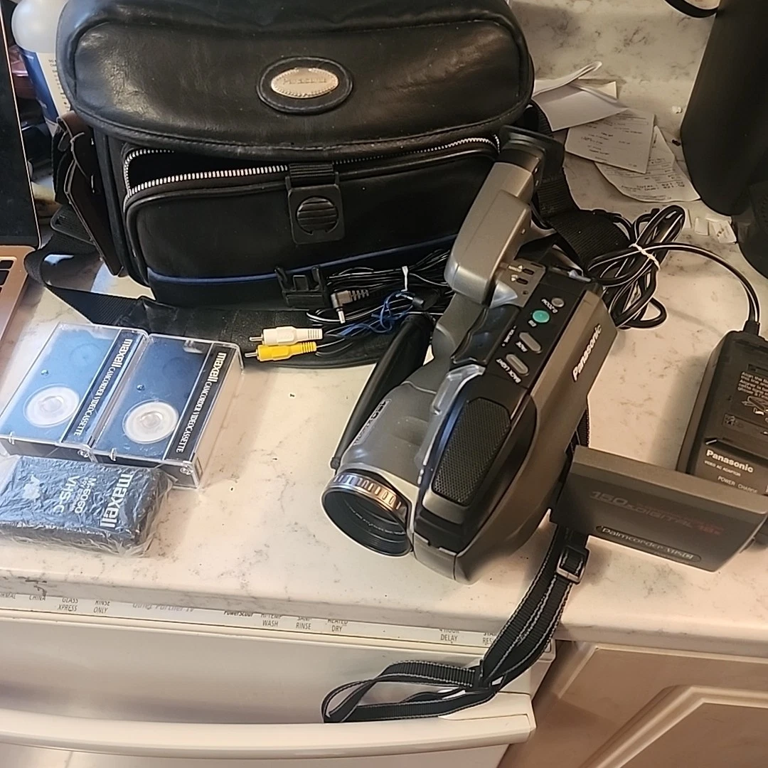 Panasonic PV-53 Palmcorder 本体と付属品