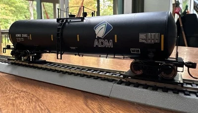 Walthers PROTO 920-100207 54’ UTLX 23000g Funnel Flow Tank Archer Daniels Mid NY - Image 1 of 4