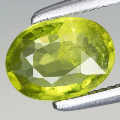 0.81ct t.w 6.9x5mm Oval Natural Unheated Untreated Green Peridot, Myanmar - Image 1 of 4
