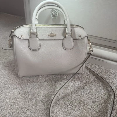 Bolso Cartera Coach Mini Bennett con Correa Bandolera Marfil F57521 Foto 1 de 4