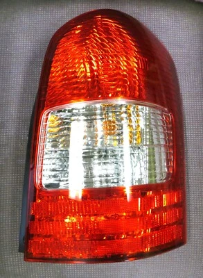 Nuevo conjunto de luces traseras laterales derecho pasajero Mazda MPV 2000-2001 OEM Foto 1 de 3