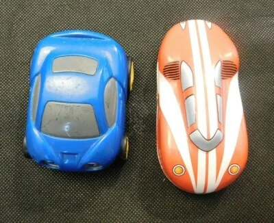 2000 TOYMAX, INC СИНИЙ АВТОМОБИЛЬ И 2010 SCHYLLING КРАСНЫЙ АВТОМОБИЛЬ ИГРУШЕЧНЫЕ АВТОМОБИЛИ!   e923UXX - Изображение 1 из 4