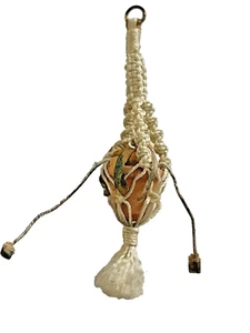 PLANTA EN MACETA MINIATURA CASA DE MUÑECAS VINTAGE EN PERCHA DE MACRAMÉ - Imagen 1 de 3