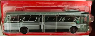 GM New Look Fishbowl NYC Manhattan and Bronx Bus - 1:43 scale by Hatchette - Image 1 of 2