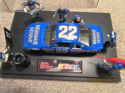 STERLING MARLIN  1-24 RACING CHAMPION # 22 FORD THUNDE NASCAR PIT STOP SHOW CASE - Image 1 of 4