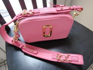 MARC JACOBS  The Softshot 21 Crossbody Bag Bright Pink/ Gold Hardware - Bild 1 von 10