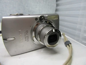 Canon IXUS 750 Compact Digital Camera 7.1MP Silver - Picture 1 of 3