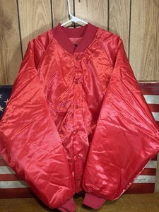 Chaqueta De Colección Para Hombre 3XL Rojo Satinado Bombardero King Louie EE. UU. Promoción Años 80 Forrada Nueva de Lote Antiguo - Imagen 1 de 3