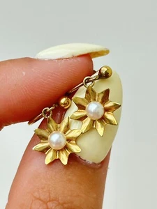Antique 9ct Yellow Gold Screw Back Pearl Flower Earrings - Picture 1 of 8