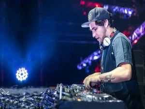 Jauz Live Dubstep & Electro Audio & Video DJ-Sets 64GB USB SPECIAL (2015 - 2025) - Picture 1 of 6