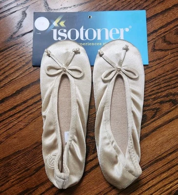 НОВЫЕ классические атласные тапочки Isotoner кремовая песочная ловушка для балета маленькие 5–6 моющиеся - Изображение 1 из 4