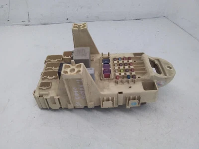 Scatola fusibili TOYOTA YARIS P9 827300D040 1.4 Diesel 2005 28674095 - Immagine 1 di 4
