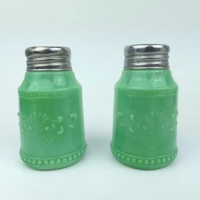 2x Jadeite Green Embossed Hobnail Texture Metal Lid Shakers Lot of 2 - Image 1 of 4