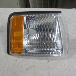 97 98 99 CADILLAC NEW ORIGINAL GM RIGHT FRONT MARKER LIGHT ASSEMBLY 16522806 - Picture 1 of 4