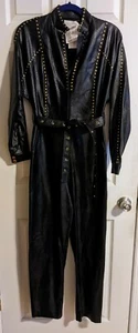 Divine Heritage Kunstleder Jumpsuit S Gold Nieten Gürtel Glam Urlaub - Bild 1 von 6